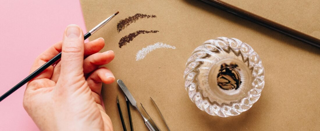 ¿Por qué iniciar en el mundo del maquillaje y darle especial atención a las cejas?